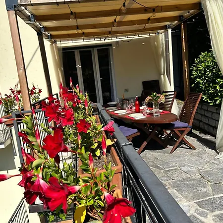 Prázdninový dům Flora Heritage - Garden & View